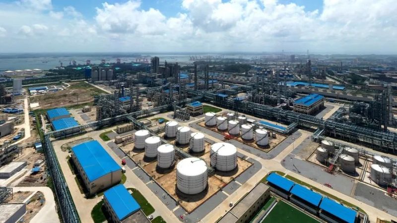 防水胶粘剂施工关键：基层处理与粘接技巧